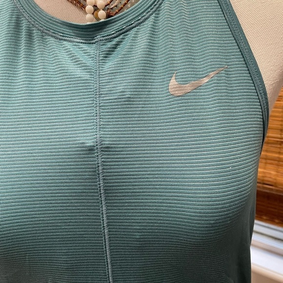 NIKE TANK TOP - Picture 5 of 5